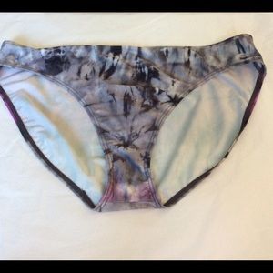 Island Escape Tie Dye Swim Bottoms NWT 
~